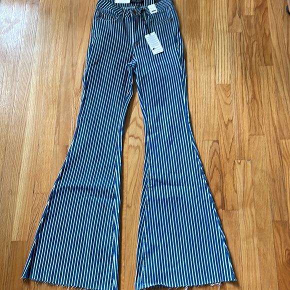 Judy Blue Plus Size Pin Stripe Super Flare Jeans 1/25 B16 - Picture 4 of 8